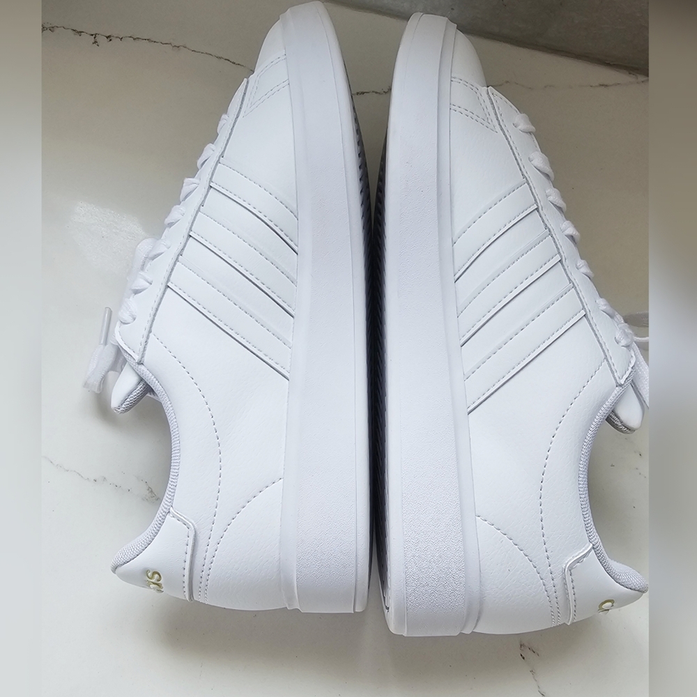 NEW Adidas Women's White and Gold Sneakers Cloud Court Shoe - Picture 5 of 6